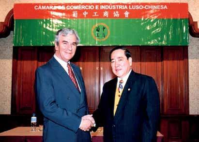 1 2002 年, 与澳门中华总商会, 澳门中国企业协会签署了合作协议 参加了第五届亚欧经济论坛, 访问了上海贸促会, 并同 CESA,Osório de Castro