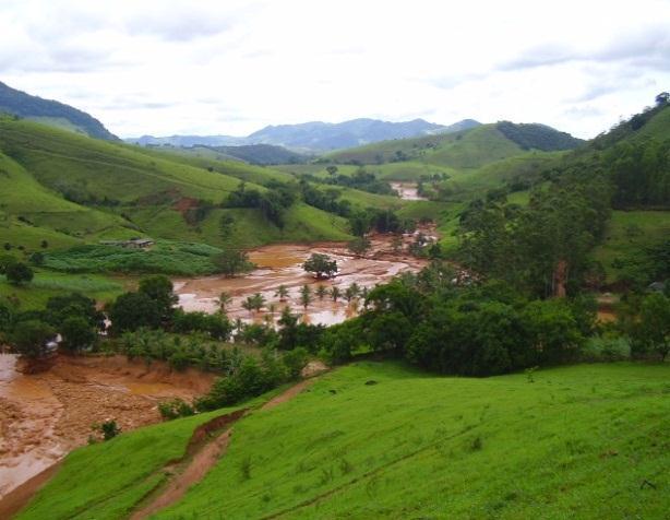 Fonte: Arquivo DNPM O vazamento causou também a inundação de várias propriedades rurais localizadas as margens do Córrego Bom Jardim