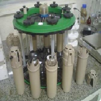 O sistema de controle do reator permitiu executar condições de aquecimento bem definidas de temperatura e potência programadas previamente para os