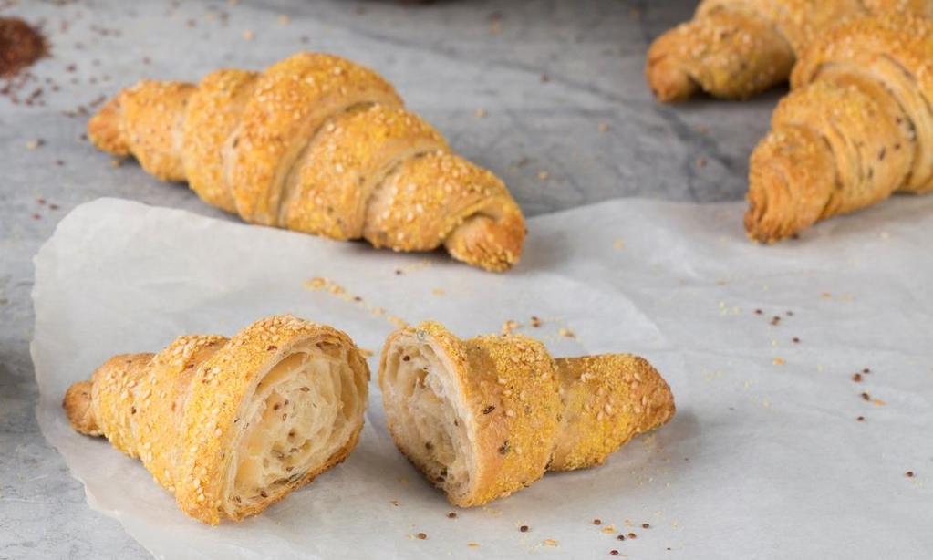 Croissants com sementes e quinoa com SOVITAL QUINOA e PREBACK Farinha de trigo de média força SOVITAL QUINOA PREBACK Açúcar Água Topping Sêmola de milho amarelo e sésamo branco (2 1) 6,000 kg 4,000