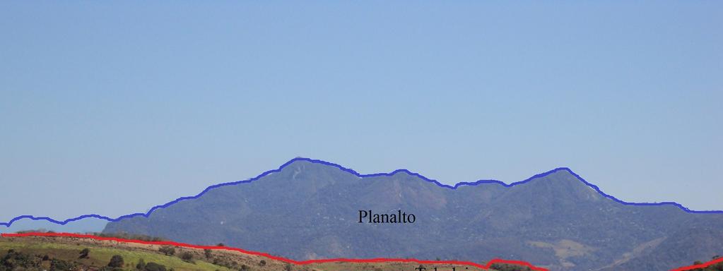 A imagem abaixo (Figura 4) mostra a organização da paisagem no entorno da lagoa de Cima e sua compartimentação em escala mais detalhada, onde se observa a proximidade do