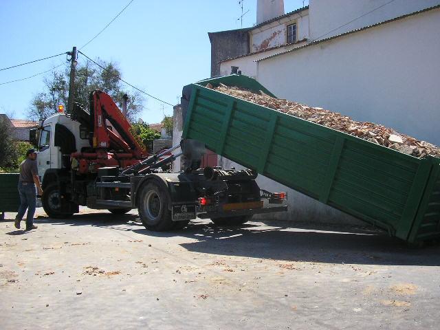 Na entrega dos equipamentos de recolha existe sempre uma primeira deslocação ao local de forma a sensibilizar e informação os intervenientes na obra para a necessidade de separar os resíduos e