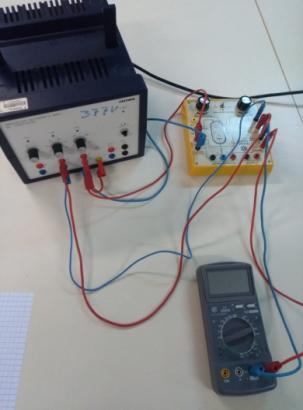 Aumente LENTAMENTE a tensão sobre o filamento (FILAMENT TEMP) até obter um máximo na leitura da corrente na placa.