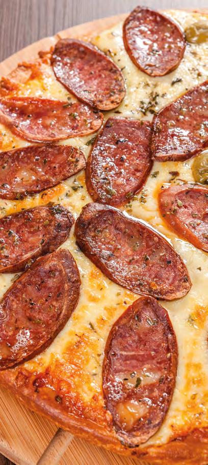 PIZZAS ESPECIAIS BACON COM MILHO R$ 42,00 Molho de tomate, bacon, queijo mussarela, milho e orégano. CALABRESA R$ 42,00 Molho de tomate, calabresa, queijo mussarela e orégano.