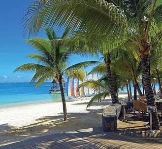 com Um dos melhores resorts de família nas Maurícias, com vistas sobre as ilhas a norte e o reluzente Oceano Índico, luxuosos jardins tropicais com piscinas em cascata e diversas enseadas.