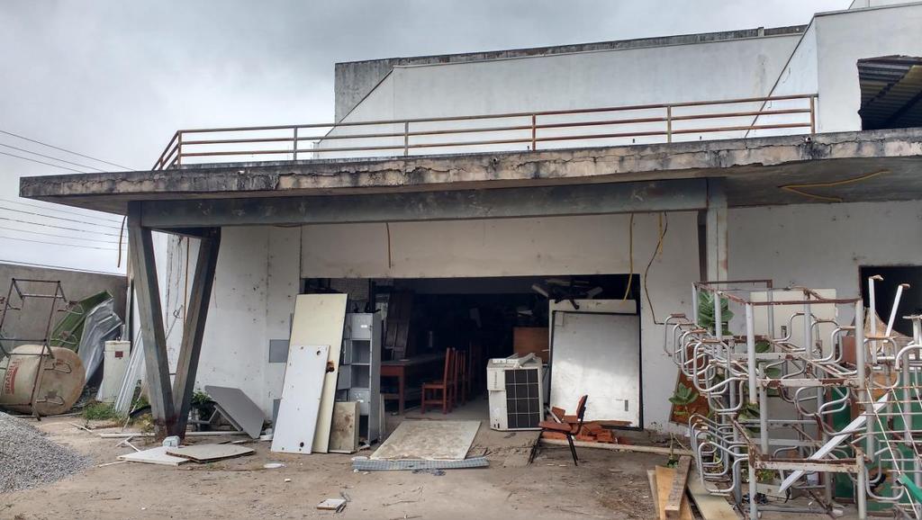 9 Figura 7: Foto do exterior do auditório, marquise da entrada. Fonte: Prospeq Engenharia. Data: 03/07/2018.