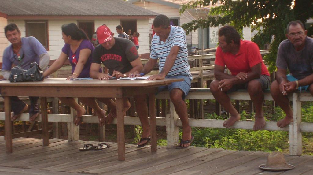 integrantes das colônias de pescadores, influenciam tanto nas discussões para a criação, adequação e compatibilização dos acordos, tanto quanto no posterior monitoramento do seu cumprimento e na