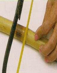 1-2. Com a serra tico-tico ou de arco, corte 2 bambus com