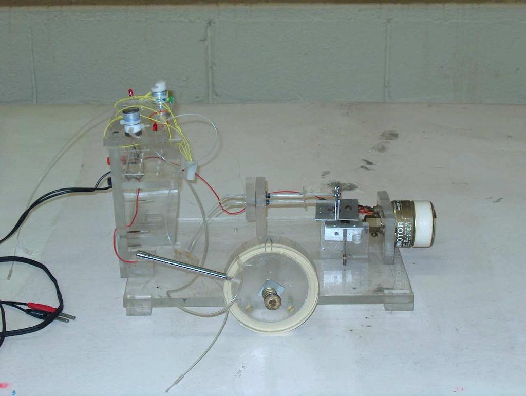 Motor de passo, amostrador, seringas, válvulas solenóides e tubo de vidro que deve ser inicialmente preenchido com o óleo e conectado ao amostrador