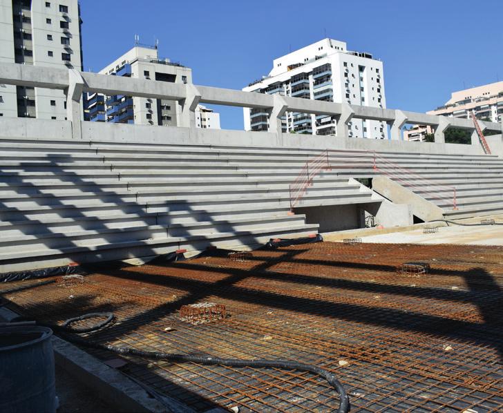 O andar conta ainda com enfermaria, cantina, dois laboratórios de Ciências e salas de artes.