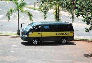 Transporte Escolar o É muito importante verificar se o motorista e o veículo possuem credenciamento junto aos órgãos competentes, pois esta é a garantia de que as normas de segurança estão sendo