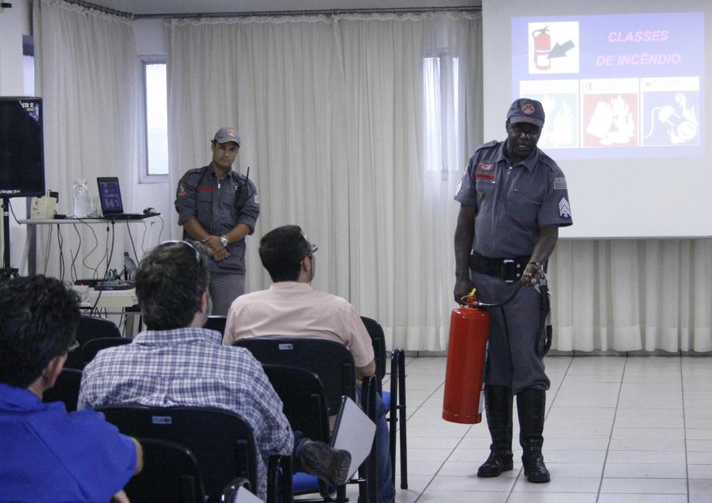 POLÍCIA MILITAR CORPO DE BOMBEIROS Projeto Bombeiro Amigo ação educativa na qual