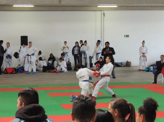 do Campo Categoria Shiai Kumite Feminino até 53 kg. 1º Jessica Linhares São B.