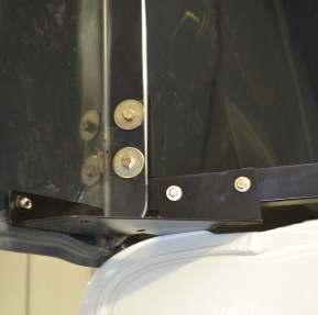 7) Fixe o suporte n 7 na parte traseira da cabina, utilize 2 parafuso sextavado 8x30 mm, 2 arruela