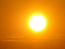 O Sol é o principal responsável pela vida na Terra. 1. Aquece o solo, as massas de água e o ar ambiente favorável à vida. 2.