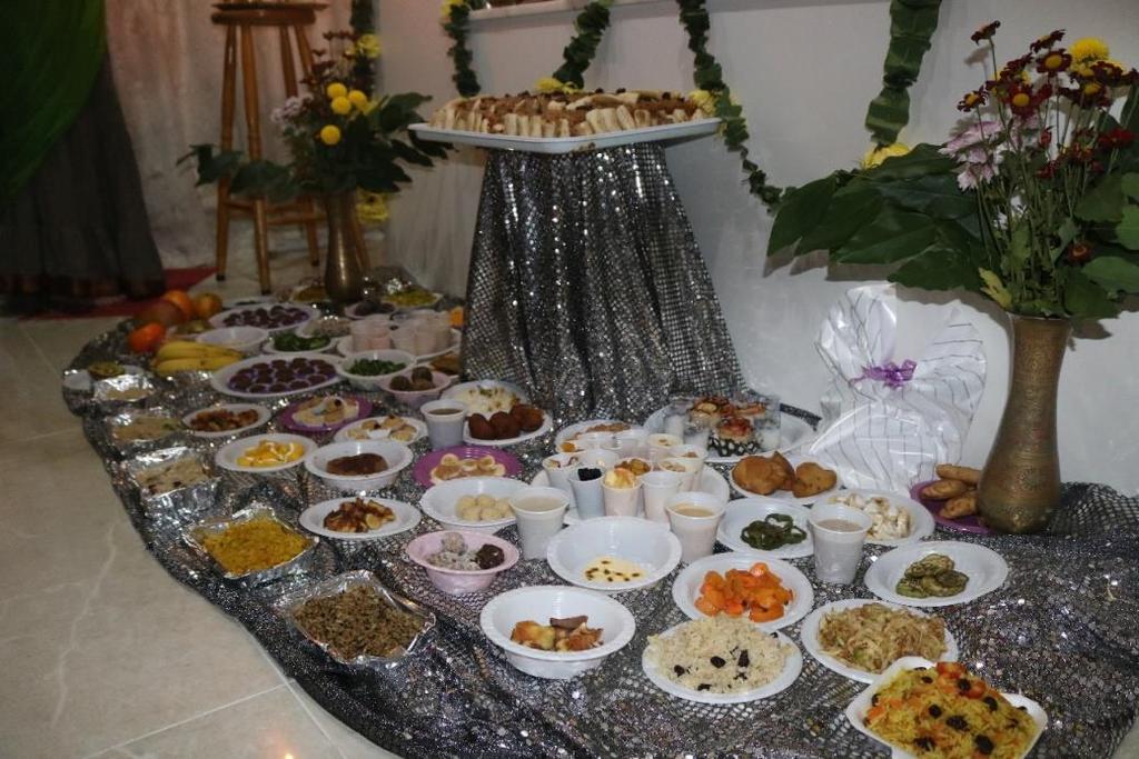 Em Costa (2013), é explicado o padrão de preparações alimentícias usado no templo Hare Krishna de Curitiba: O padrão é que a oferenda seja constituída de dois tipos de sabji