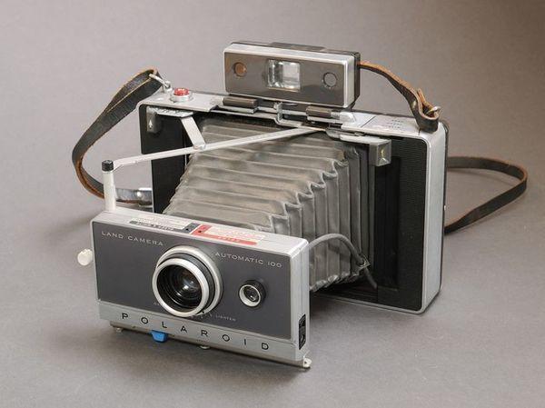 Foi também durante este tempo que foi criado a Polaroid Swinger, que era um modelo instantâneo mais acessível.