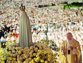 São João Paulo II e Fátima O Papa e Fátima: a acção 5 de Setembro de 1966 enquanto arcebispo de Cracóvia, o futuro Papa João Paulo II dirige uma carta ao bispo de Leiria, D.