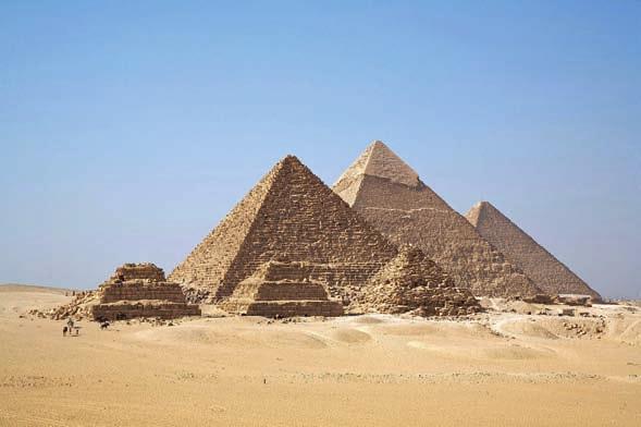 Figura 2: As famosas Pirâmides de Gizé, no Egito. Fonte: http://pt.wikipedia.org/wiki/pir%c3%a2mides_do_egito 3.