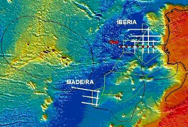 4 Levantamentos geofísicos Para a obtenção dos dados fundamentais para o projecto, nomeadamente os dados geomorfométricos, a Marinha Portuguesa disponibilizou os