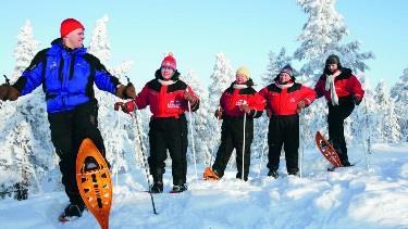 SAFARI DE RAQUETES DE NEVE DURAÇÃO: 1:30-1:45 HORAS INCLUÍDO Coloque as suas raquetes de neve e sinta o esmagar da neve debaixo dos seus pés.