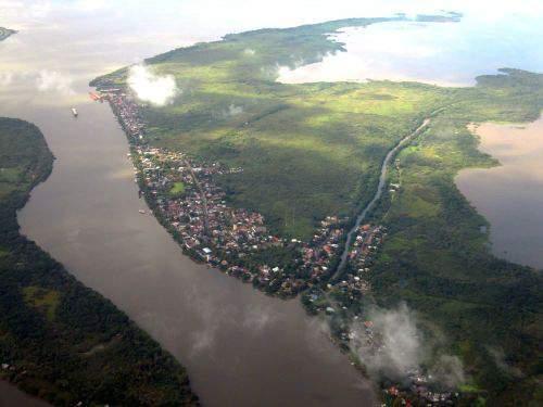 Figura!1!d!Vista!aérea!da!Ilha!da!Pintada.! Fonte:!Aerial'photos'taken'from'an'air'plane'trip'of'the'largest'metropolis'in'southern'Brazil."(sf).Recuperado!em!28!de! novembro!de!2013!de!http://i17.