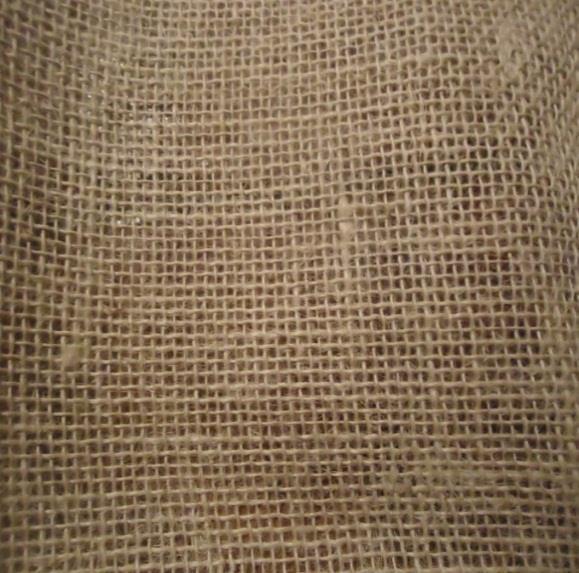 774 2 MATERIAIS E MÉTODOS O tecido de juta (figura 1) investigado neste trabalho foi fornecido comercialmente pela Companhia Têxtil Castanhal do Pará. Figura 1. Tecido de Juta.
