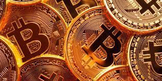 BITCOINS O Bitcoin é basicamente um arquivo digital que existe online e funciona como uma moeda alternativa Ele não é impresso por governos ou bancos tradicionais, mas criado por um processo
