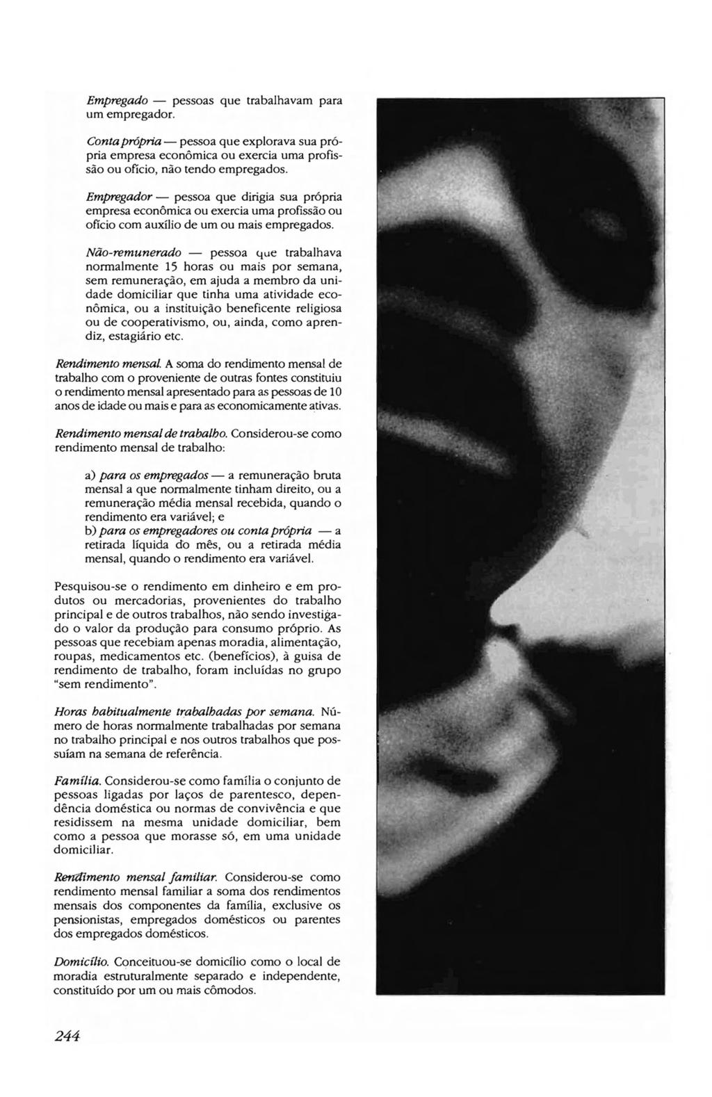 Empregado - pessoas que trabalhavam para um empregador. Conta propria - pessoa que explorava sua própria empresa económica ou exercia urna profissao ou oficio, nao tendo empregados.