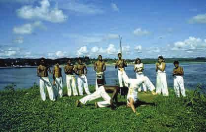 Capoeira Capoeira é defesa, ataque, ginga de corpo e malandragem O autor deixou, sem dúvida, o relato mais fascinante sobre os capoeiras do século XIX.