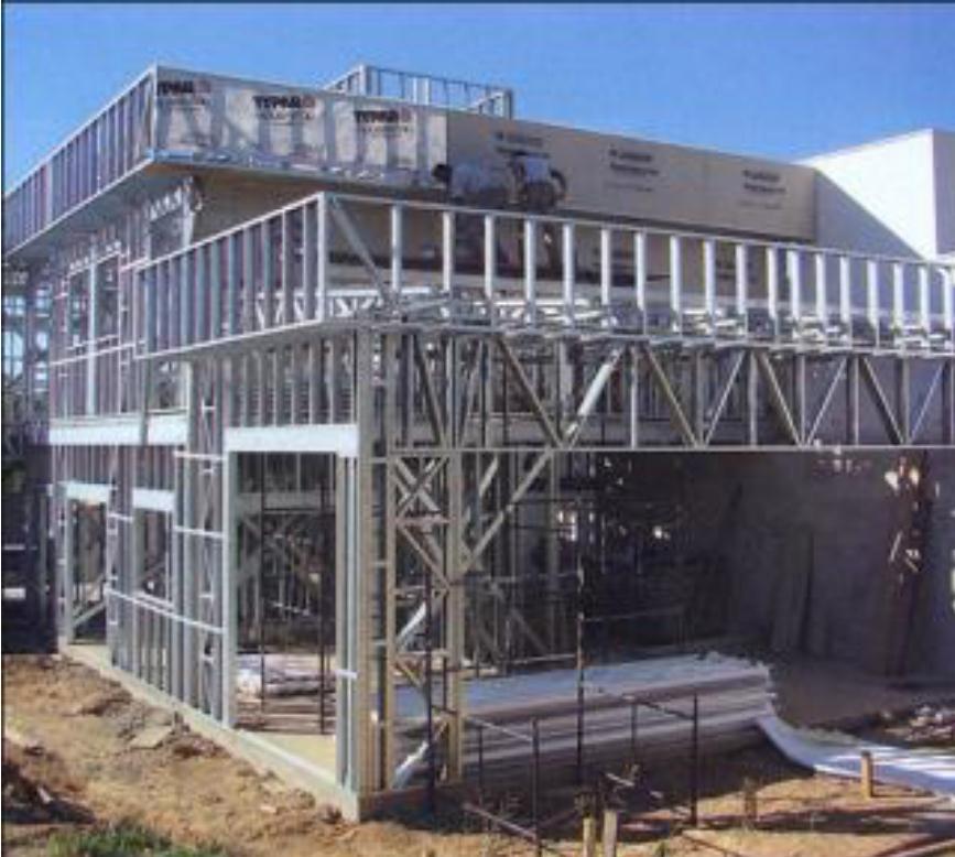 1 1 1. Introdução 1.1 Considerações Gerais O sistema construtivo Light Steel Framing (LSF) tem seu uso crescente em edificações residenciais no Brasil.