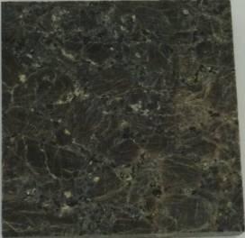 31- Placas do granito Marrom Imperial- Escuro, aspecto inicial e