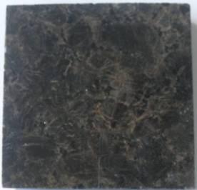 41- Placas do granito Marrom Imperial- Escuro, aspecto inicial e final