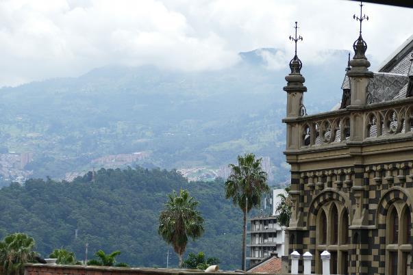 DIA 7 MEDELLÍN A C I D A D E D A E T E R N A P R I M A V E R A Medellín A atividade deste dia será um city tour por Medellín.