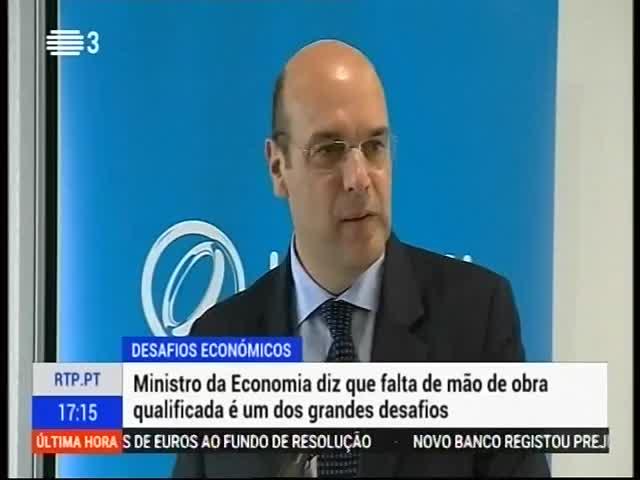 aponta a falta de mão de .