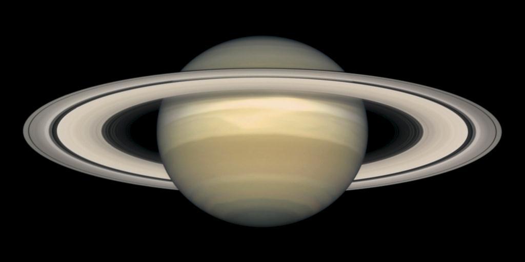 Saturno, o planeta menos denso Tem uma temperatura média de 139 C.