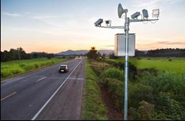 PARDAIS FIXOS Equipamentos instalados em postes que fotografam e registram a velocidade dos veículos em