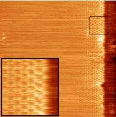 25 Figura 1.17: Imagem obtida por STM da borda de uma folha de grafeno (KOBAYASHI et al., 2006).