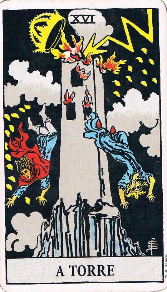 No tarô de Waite temos o raio danificando a torre construída pelos humanos. Ao mesmo tempo, a torre é destituída de sua coroa e fogo sai das três janelas, usadas para representar a trindade.