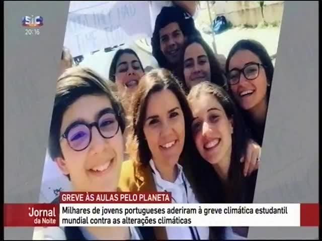 Estudantes fizeram greve às aulas para reivindicar um planeta melhor.