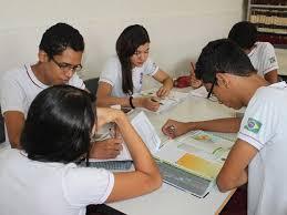 DO ESTÍMULO À FORMAÇÃO DE GRUPOS DE ESTUDOS: O estímulo aos grupos de estudos no ambiente escolar poderá ser feito