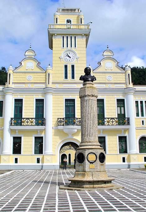 O curso tem duração de 3 anos letivos e é realizado em Angra dos Reis - RJ. Serão abordadas ao longo do curso disciplinas do ensino básico em nível médio e ensino militar-naval.