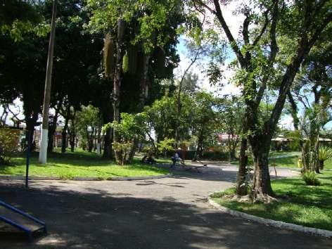 1 - Centro Recreativo da Associação dos Aposentados Rua 35, nº 112 (Praça Pandiá Calógeras) Tel.