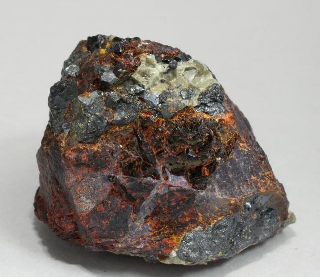 5 2. Fundamentação teórica 2.1 O óxido de zinco O ZnO é um material encontrado na natureza na forma de um mineral conhecido como zincita e apresenta cor avermelhada (Figura 1).