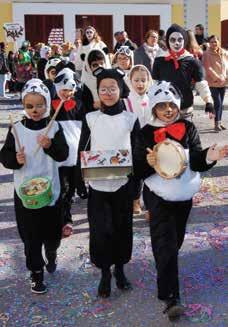já habitual desfile de Carnaval das escolas da Moita.