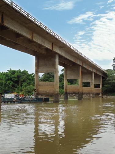 Inaugurada em 21 de agosto de 1960, no Governo de Juscelino Kubitschek, a ponte interliga dois Estados: Goiás (km 314 da BR-050) e Minas Gerais (km 0 da BR-050).
