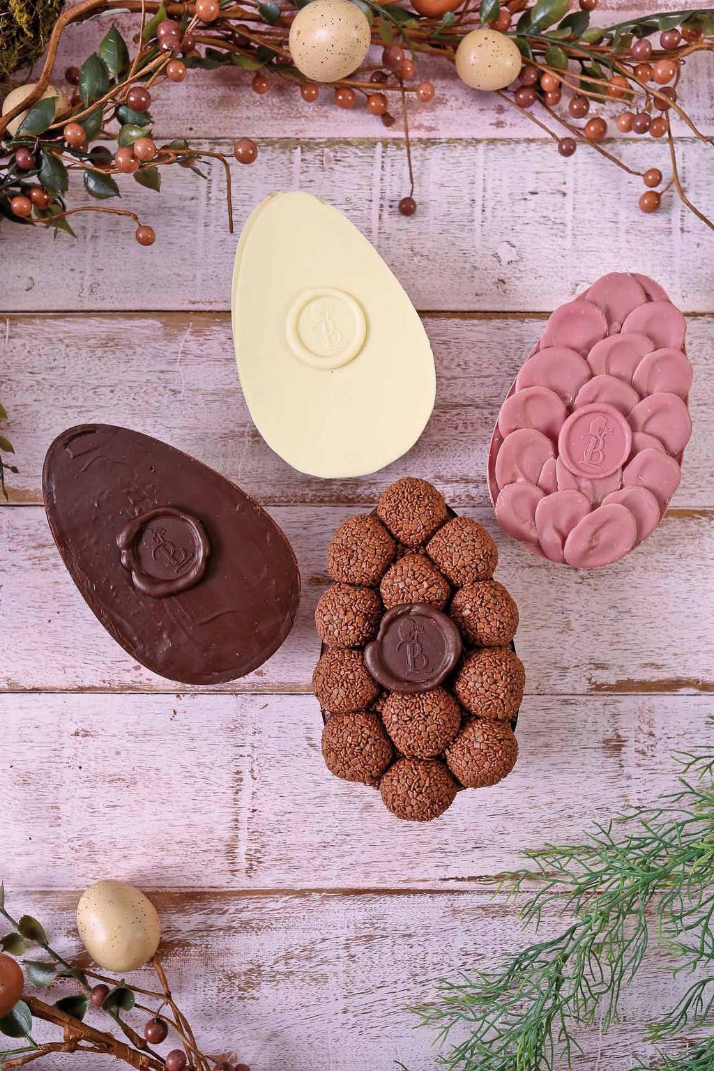 OVOS DE COLHER Em nossos Ovos de colher deste ano, criamos quatro versões bem diferentes entre si, cada uma delas produzida a partir de um tipo de chocolate para você saborear e definitivamente