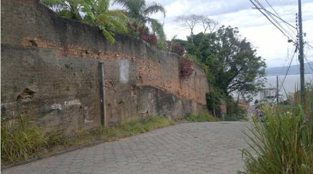 Área do terreno é dividida em