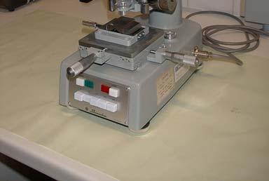 4 Testes de microdureza Vickers Os valores de microdureza Vickers (HV) foram determinados por intermédio de um microdurómetro (Schimadzu Corporation, Kyoto 604-8511, Japão), utilizando uma carga de
