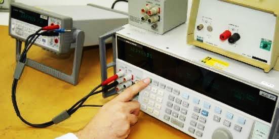 Metrologia Laboratório de calibração de instrumentos de medição, com padrões